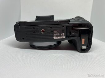 Canon R8 - shutter count 21XX - 9