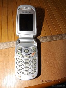 Prodám sběrateli sbírku mobil. telefonů, různé stáří a typů - 9
