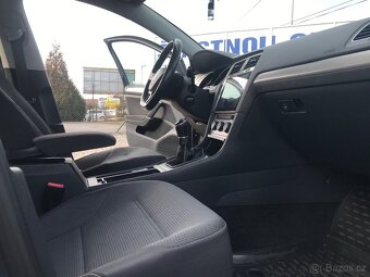 Volkswagen Golf 1.6 TDI 77 KW,2MAJ.SERV.ČR... - 9