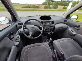 Toyota Yaris Verso 1.3 VVTi - 9