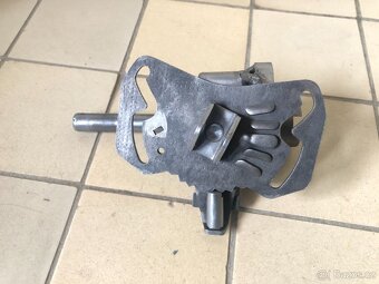 Prodám náhradní díly z motoru jawa 350 / 623 nebo 624 - 9