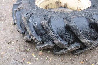 Zetor 6911 7011 zadní kola mitas 16,9-28 70% vzorku - 9