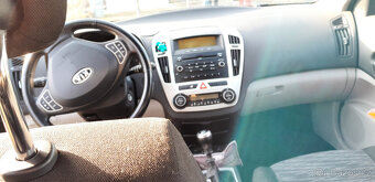 Kia Ceed 1,6 l - 9