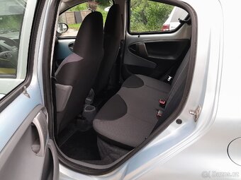 Toyota Aygo 1.0i 50kW rok 2009 naj.183tis. NOVÁ STK - 9