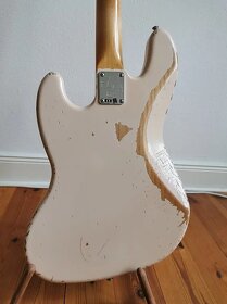 Fender Flea Jazz Bass RW Shell Pink - 9