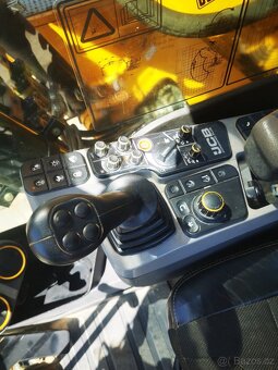 Pasovy bagr Jcb 220x l 4f - 9