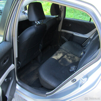 Toyota Yaris II 1,3VVT-i 64kw, AUTOMAT, Klimatizace - 9
