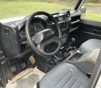 Land Rover Defender 110. 2.4 TD 90kW. 4x4. Rv 2008. Nová STK - 9