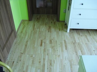 Celomasivní dřevěná podlaha HEVEA - 699,- Kč/ m2 - 9