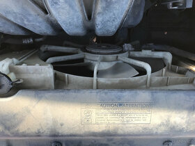 Toyota Corolla 2003 1,4VVTi SEDAN - díly z vozu - 9
