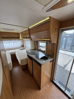 Dethleffs Camper 470 ~ Dělené postele - 9