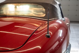 Jaguar E-Type - 9