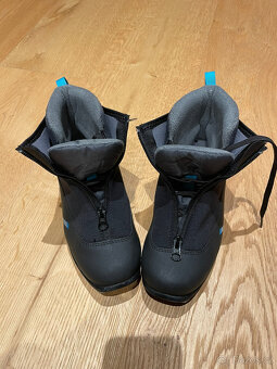 Dětské běžky 140cm, hůlky 110cm, běžkové boty vel. 36 EU - 9