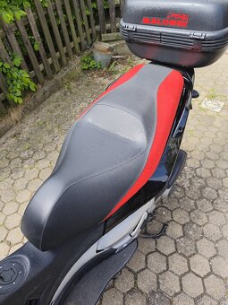 Aprilia sr Max 300 po stk,super stav - 9