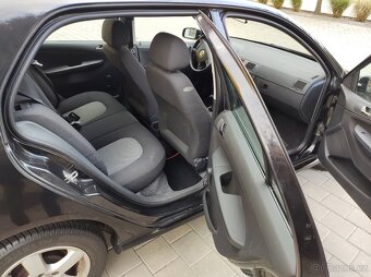 ŠKODA FABIA 1.2i 2004 serviska, 1.majitelka, - 9