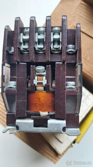 Spínač měřicích míst za - 9