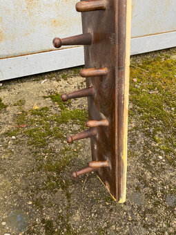 Věšák dřevěný nástěnný starožitný za 400 kč - 9