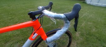 Nové, nejeté silniční, karbonové kolo švýcarské značky BIXS - 9