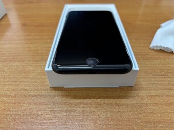 Apple iPhone SE 2022 - 128GB jako Nový - 9