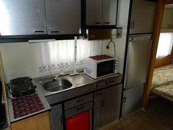 Velký dvouosý karavan Dethleffs - 9