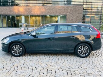 Volvo V60 2.0D 120KW 5VALEC AUTOMAT SENZORY VÝHŘEV R-DESIGN - 9