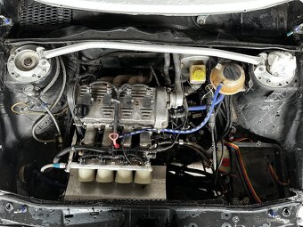 Volkswagen Golf závodní 1991 GTI raketa Rallye, cca 200 koní - 9