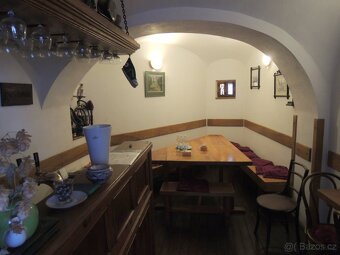 Prodej ubytovacího zařízení s možností prodejny a bydlení - 9