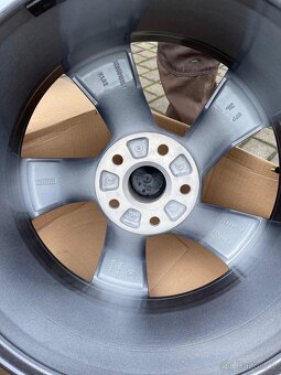 ORIGINÁL Alu Škoda NIVALIS R17, 5x112 - ZÁNOVNÍ - 9