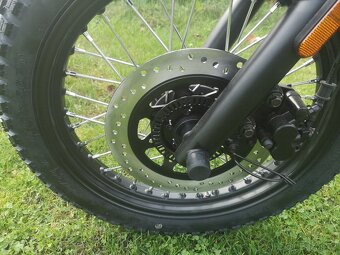 Brixton 125, nový, škrábanec na nádrži. - 9