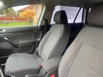 Volkswagen Golf combi 1.6 TDi 77 kW TAŽNÉ ZAŘÍZENÍ - 9