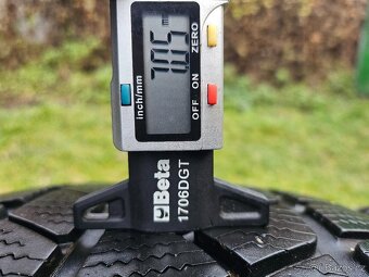 2x Zimní pneu Continental 4x4 WinterCont. - 235/60 R16 - 90% - 9