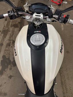 DUCATI Monster 696 - 9