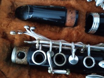 Prodám B Klarinet  luxus  Special. Amati - 9
