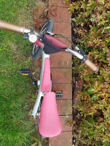 Červené dětské kolo BMW - 9