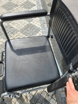domácí invalidní vozík a toaleta pokojová - 9