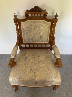 Stylové historické křeslo z 19. století – nově přečalouněné - 9
