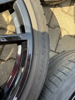 VW Pretoria black 235/35 R19 8Jx19 ET 50 - 9