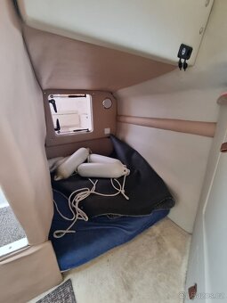 Pěkný Cruiser Bayliner 2155 s dieselovým motorem - 9