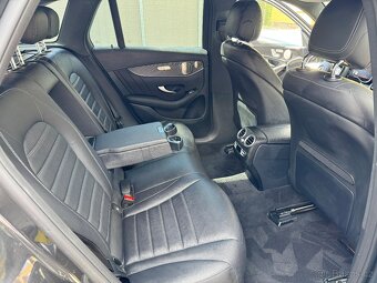 Mercedes Benz 400D - 9