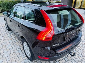 Volvo XC60 2.4 D5 4x4 5VÁLEC 158KW MANUÁL KAMERA TAŽNÉ - 9