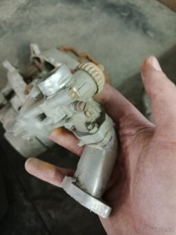 Rozebrány komplet motor pionýr na go. - 9