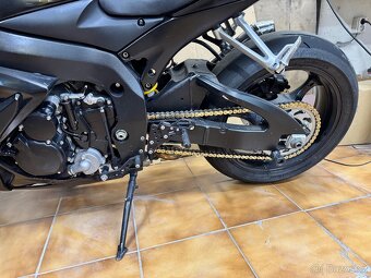 Suzuki gsxr 750 - 9