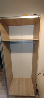 Šatní skříň a obývací stěna - 9