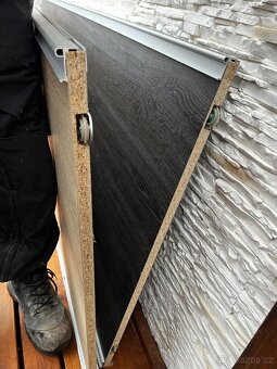 Psací stůl, komoda, vestavná skříň - 9