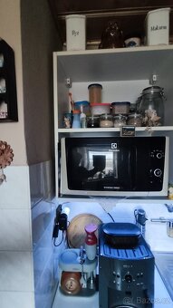 Kuchyňská linka se spotřebiči - 9
