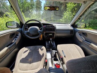 Suzuki Grand Vitara 2.5i V6 4x4 - 9