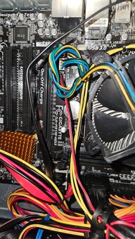 Počítač Intel 3.3ghz, ram 4Gb, ssd 240gb, hdd 500gb, zvuk 7. - 9