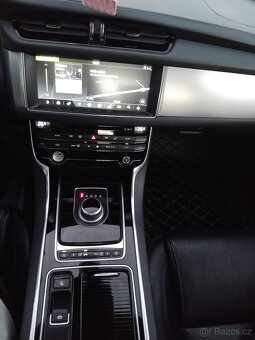 JAGUAR XF 3.0d V6 - 9