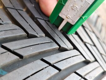 Použité celoroční pneu 215/45/16 TOYO - 9