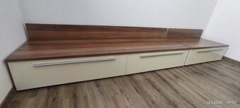 Stůl, obývací stěna, komoda - 9